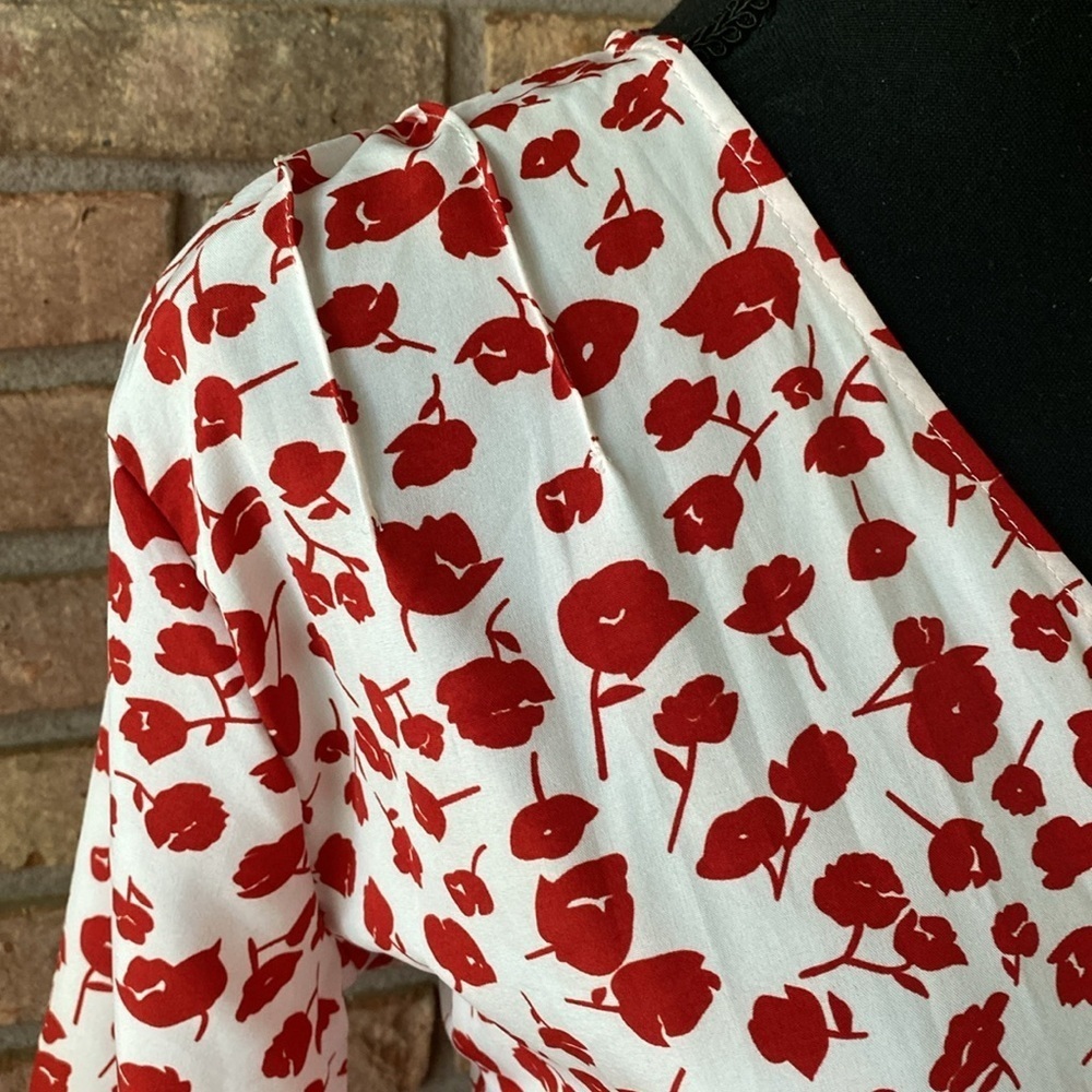 Floral Wrap Dress in Red and White Large NWT - Picture 2 of 14